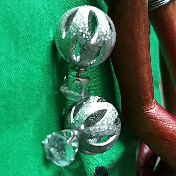 Post Earrings - Picture 4 of 4